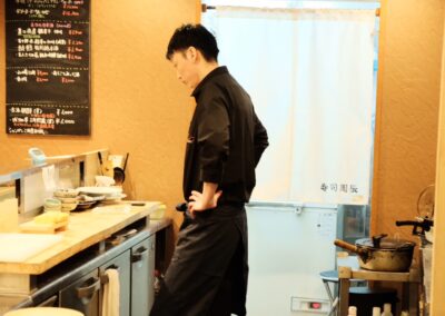 Chef preparing the counter at Sushi Shutatsu in Ogikubo, Tokyo.